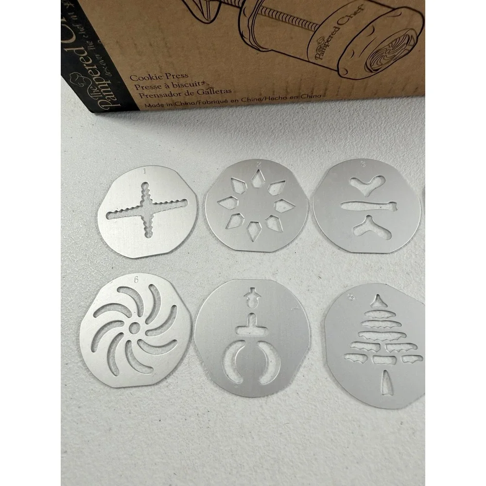 Pampered Chef Cookie Press 1526 W/ 10 Seasonal Shaped Discs New Open Box‎
